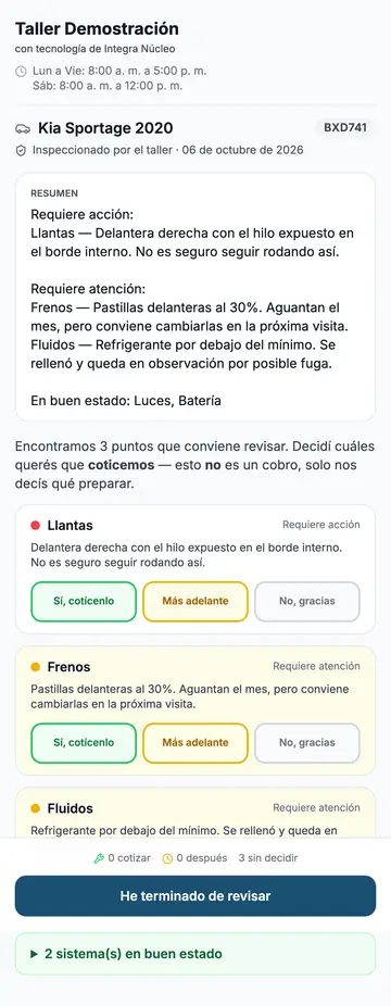El reporte de inspección como lo abre el cliente en su teléfono. Arriba, el
                  resumen: llantas requiere acción, frenos y fluidos requieren atención, luces y
                  batería en buen estado. Debajo, cada hallazgo con su explicación y tres botones
                  —«Sí, cotícenlo», «Más adelante» y «No, gracias»— y la aclaración de que no es un cobro.